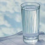 hvorfor-drikke-vand-foer-et-maaltid-hvordan-et-enkelt-glas.jpg