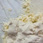 hvorfor-ostemassen-bliver-toer-og-smuldrende-hvordan-pressefejl-paavirker-produktets.jpg